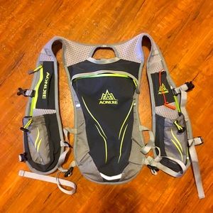 Aonijie hydration vest no bladder included. Almost new. Worn once.